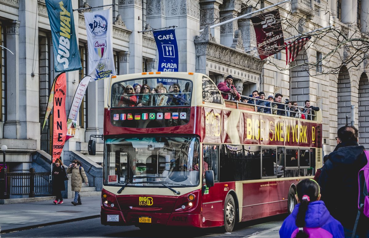 Hop-on-Hop-off New York 2026: Big Bus vs. TopView – ehrlich 2 Leute, Die Doppeldeckerbus Fahren