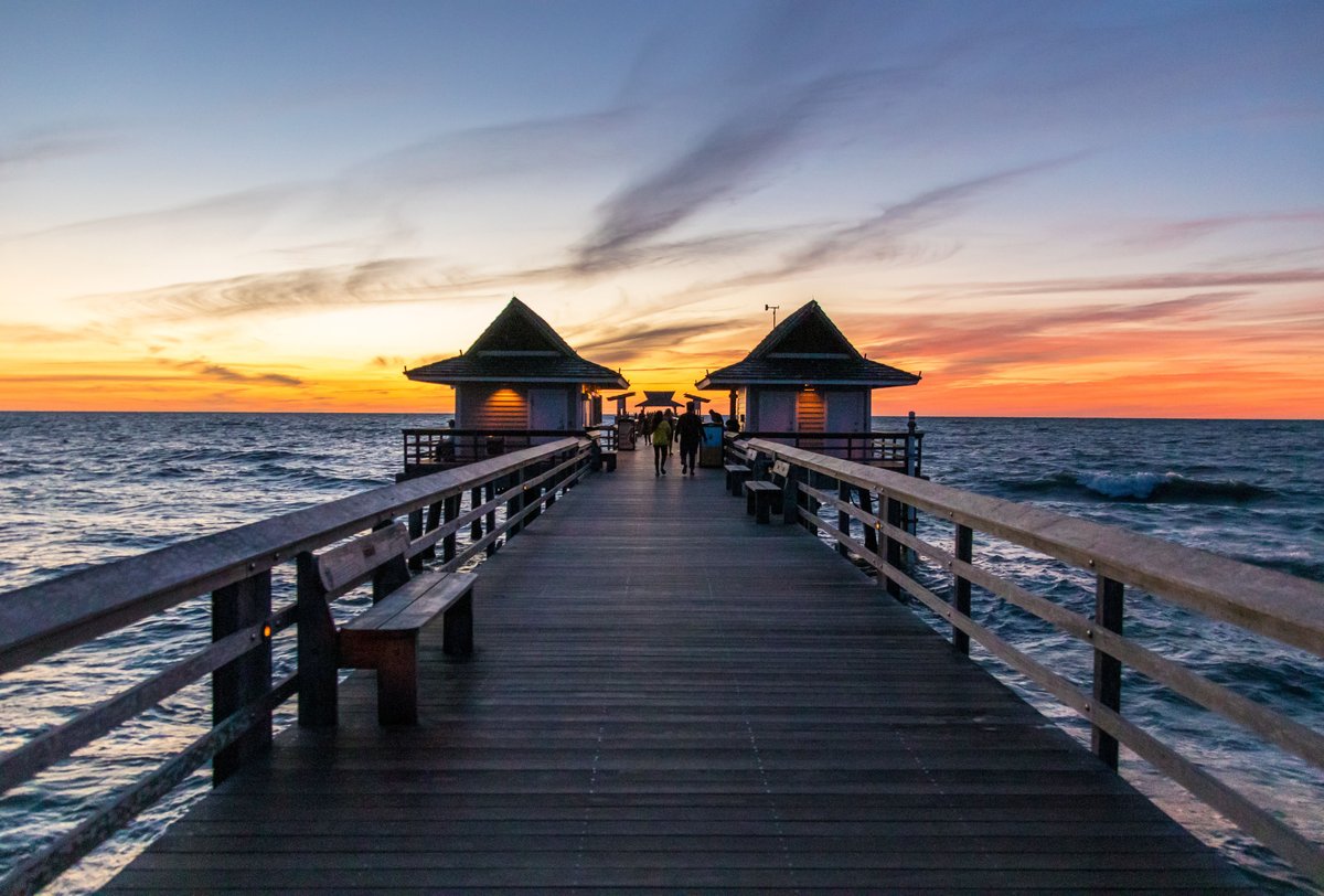 Florida Rundreise: Route für 2 Wochen (Miami, Keys, Orlando & mehr) 6 Der Naples Pier in Florida bei Sonnenuntergang