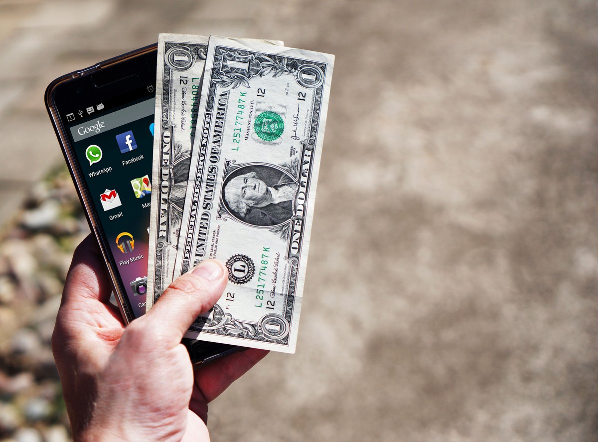 Wise Erfahrungen USA 2026: 7 Jahre Test + Vergleich 2 Persom Holding Schwarz Android Smartphone Und 2 1 Us Dollar
